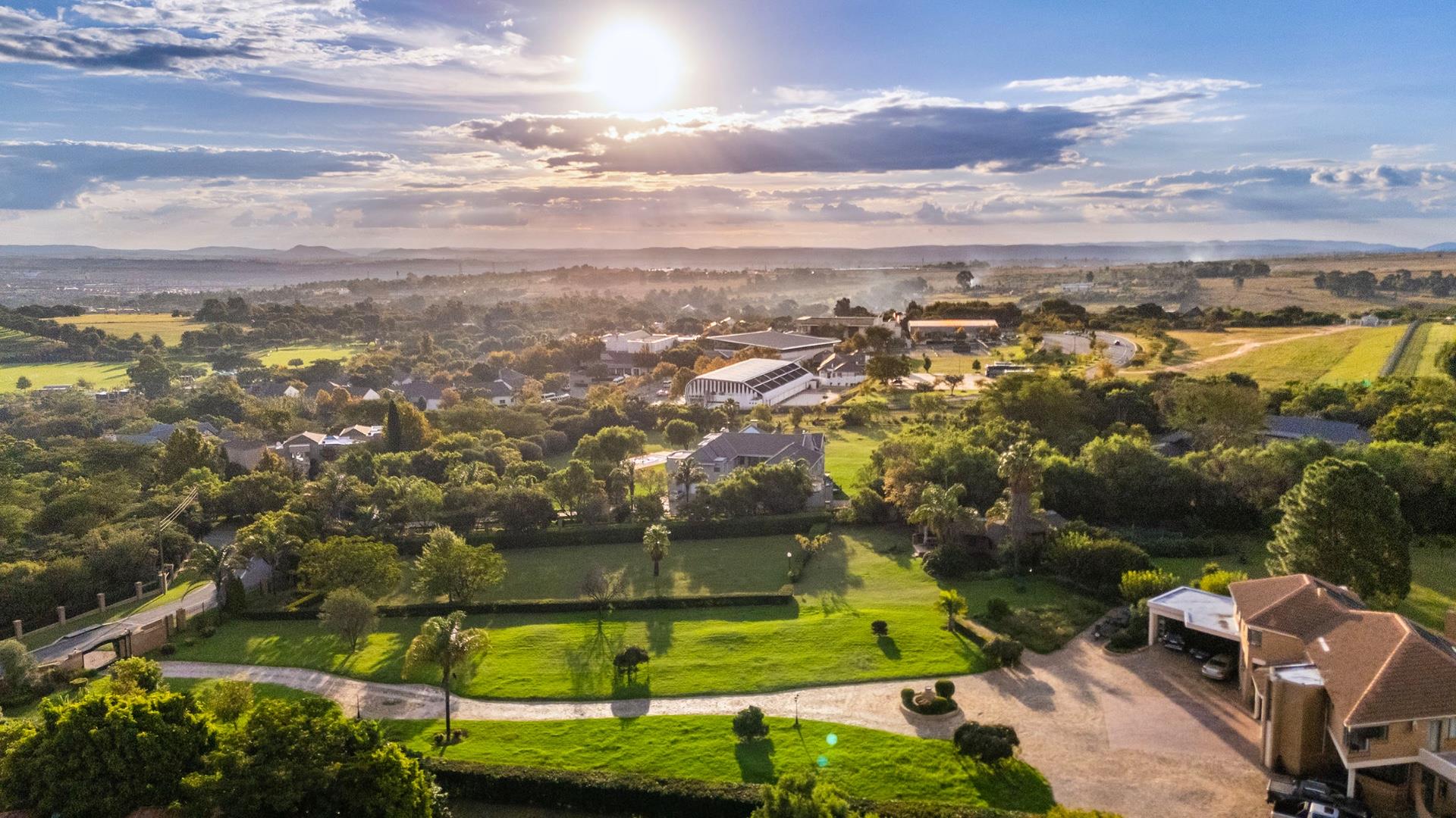 Beautiful Family Home with a Cottage