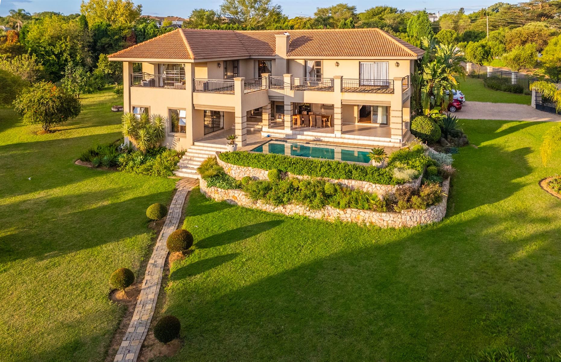 Beautiful Family Home with a Cottage