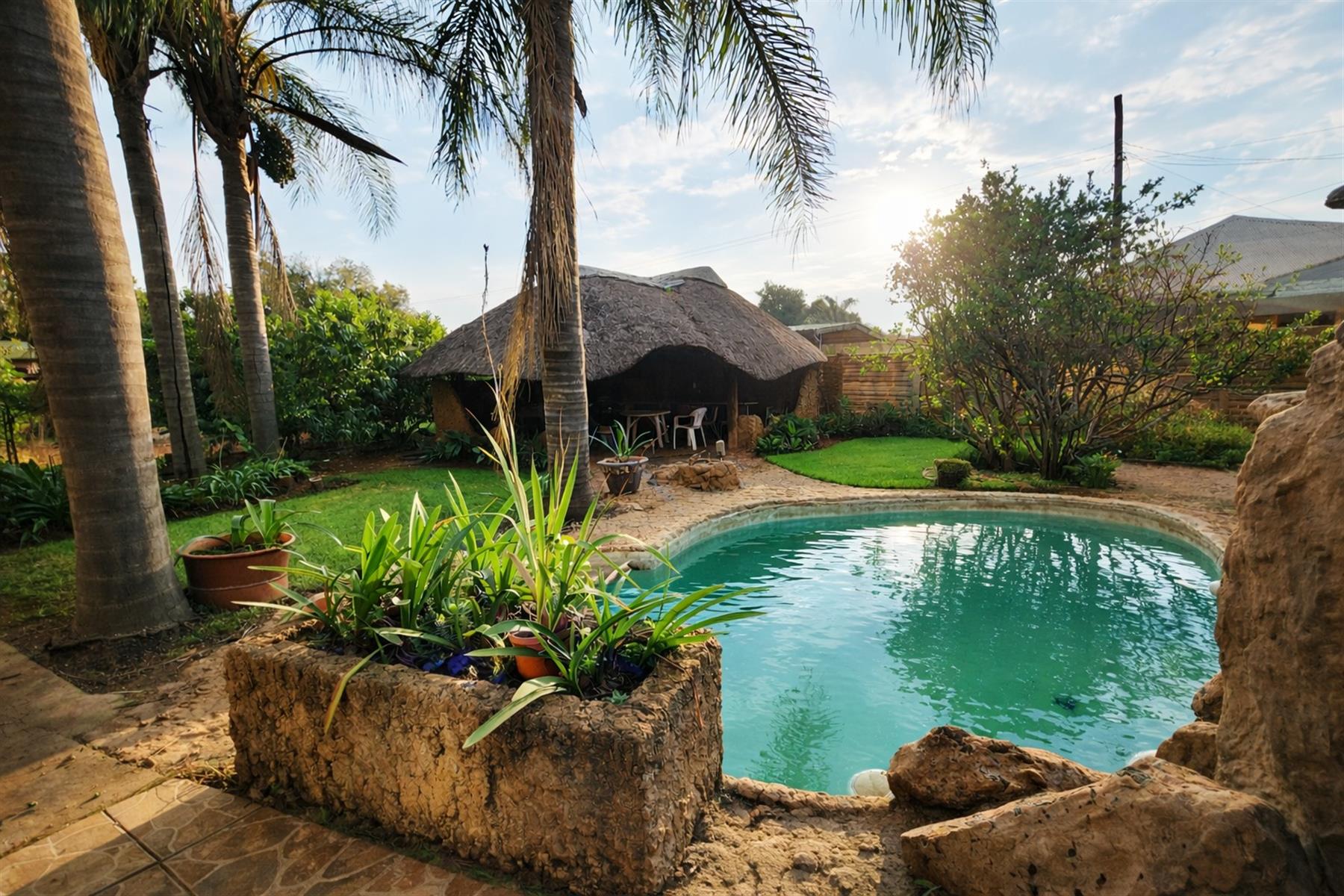 6 Bedroom House in Valhalla, including 2 Flats, Lapa and Pool for Sale