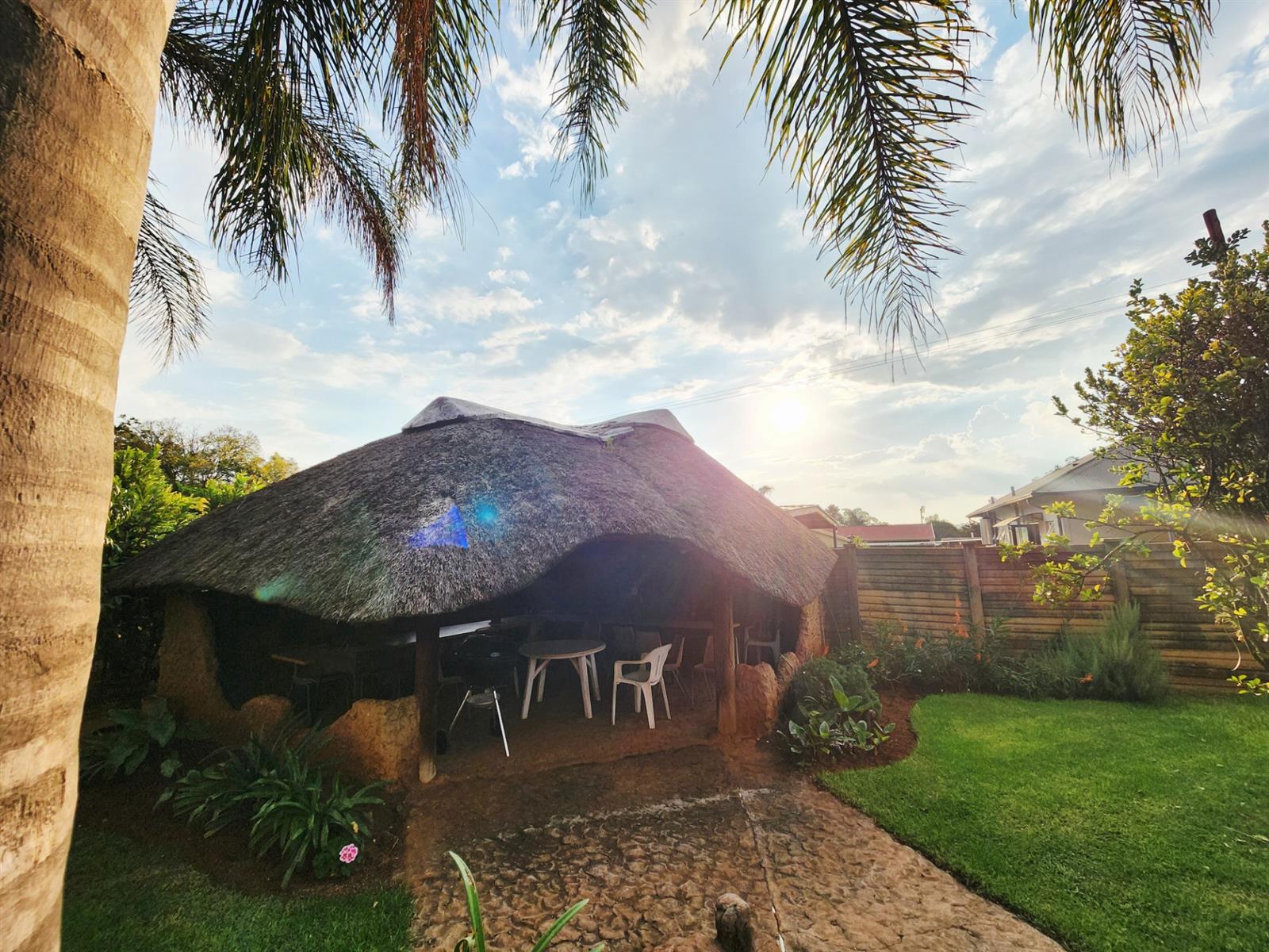 6 Bedroom House in Valhalla, including 2 Flats, Lapa and Pool for Sale