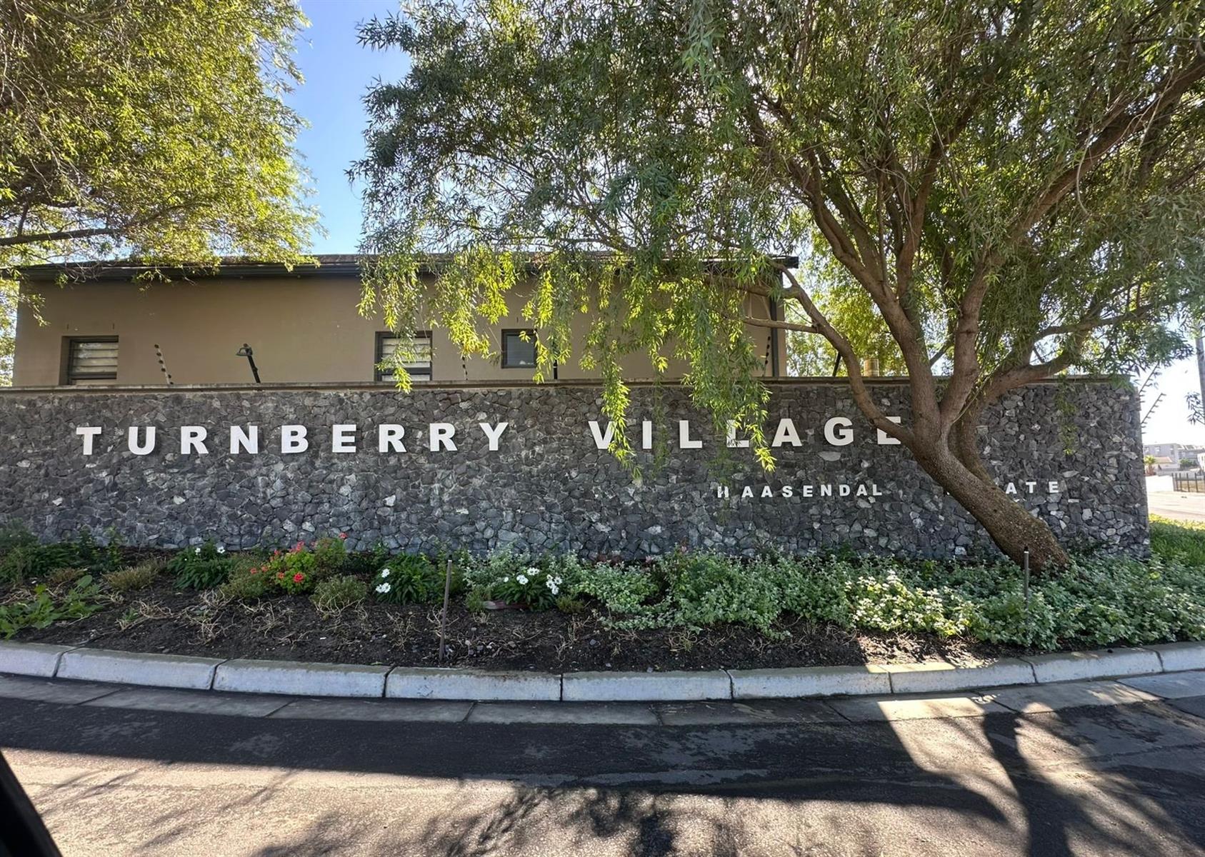 Townhouse To Rent in Turnberry Village, Kuils River