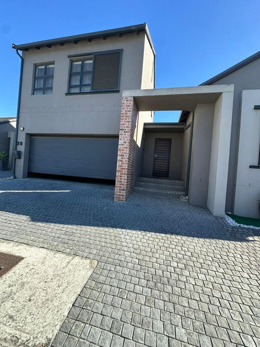 Townhouse To Rent in Turnberry Village, Kuils River