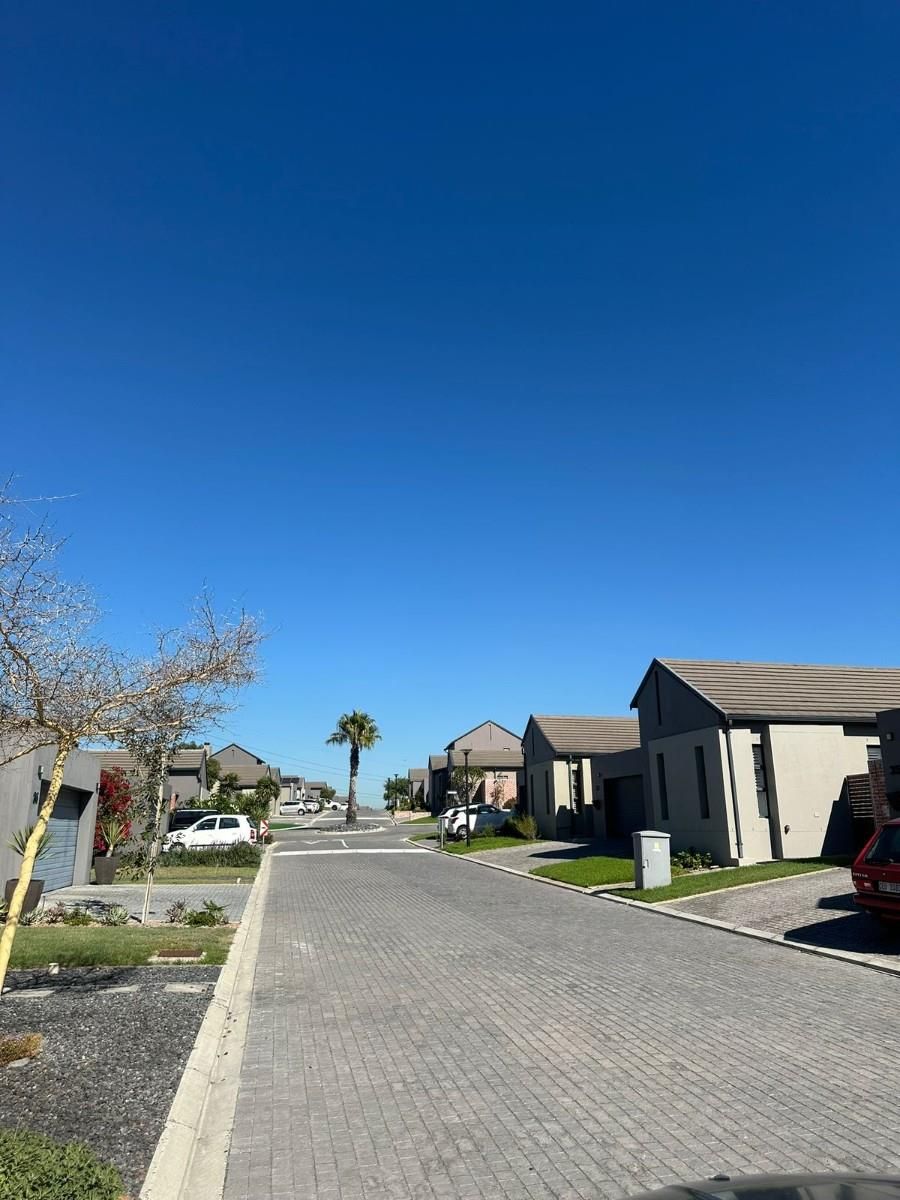 Townhouse To Rent in Turnberry Village, Kuils River