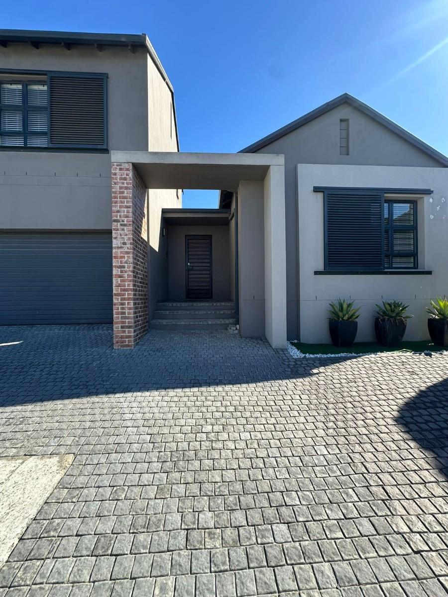 Townhouse To Rent in Turnberry Village, Kuils River