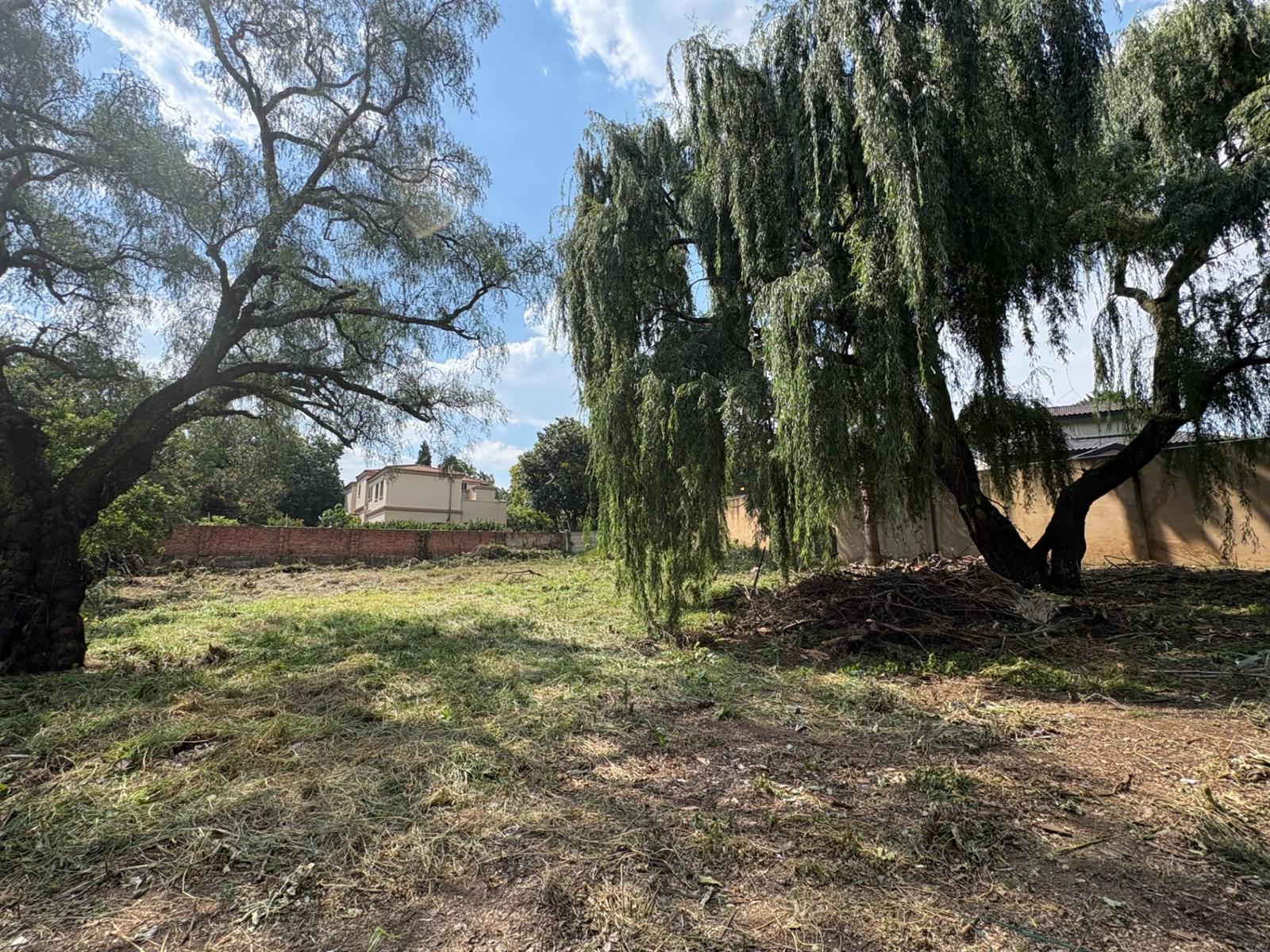 Bryanston East | Just under 2,000 m² | Panhandle access