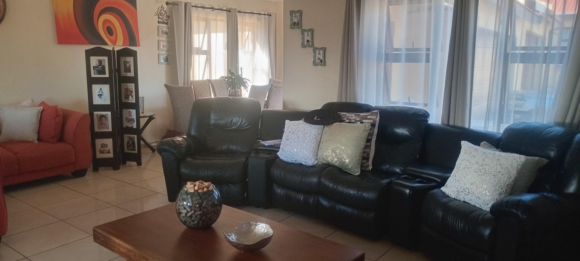 Townhouse for rent in Aviary Hill, Newcastle, KwaZulu Natal, 3, Lesedi place, 51 Nagtegal, Aviary Hill, Newcastle, KwaZulu Natal