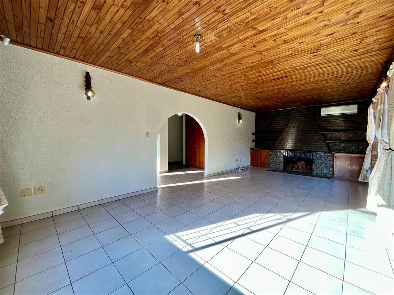 Sunset Views That Will Steal Your Heart - 3 Bedroom Home in Signal Hill