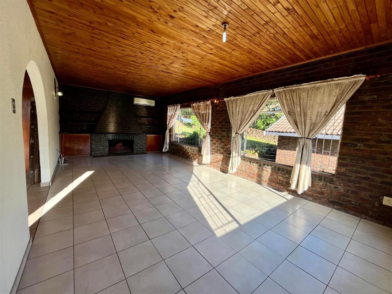 Sunset Views That Will Steal Your Heart - 3 Bedroom Home in Signal Hill