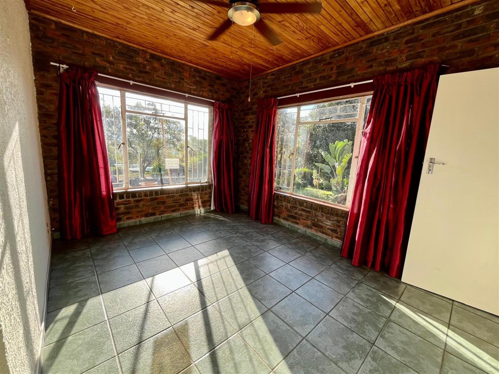 Sunset Views That Will Steal Your Heart - 3 Bedroom Home in Signal Hill