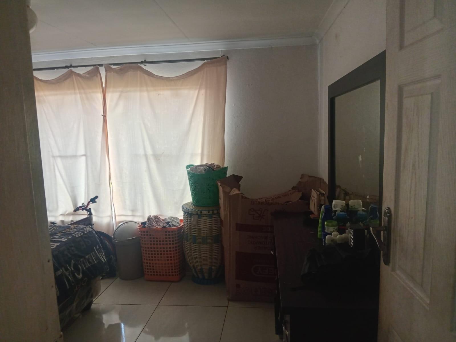 House For Sale in Vosloorus ext8, Alberton