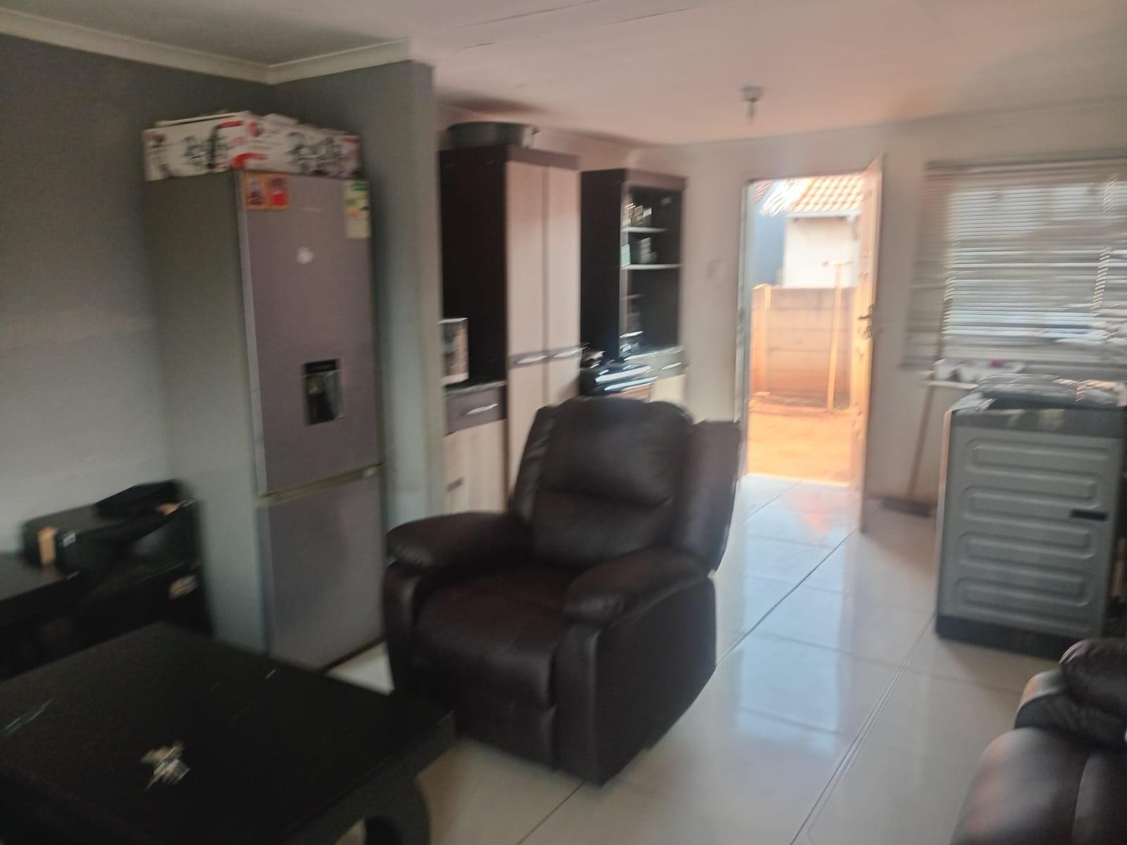 House For Sale in Vosloorus ext8, Alberton