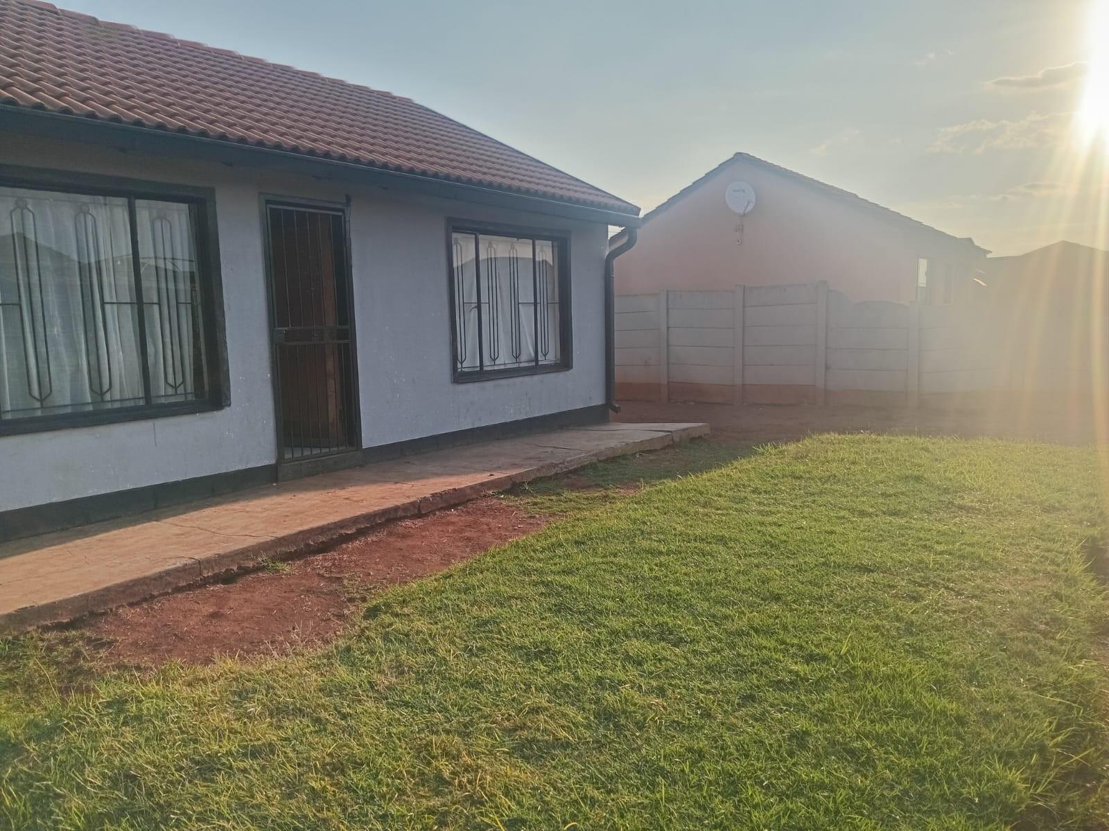 House For Sale in Vosloorus ext8, Alberton