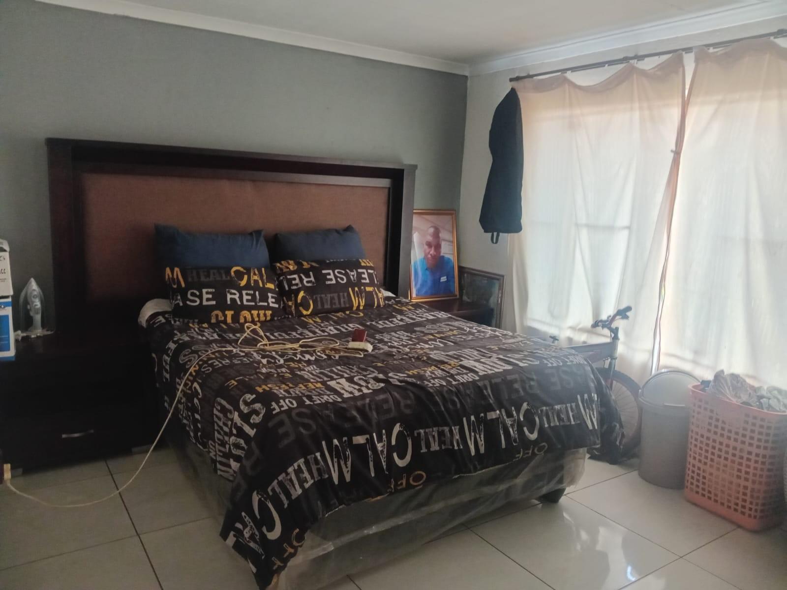 House For Sale in Vosloorus ext8, Alberton
