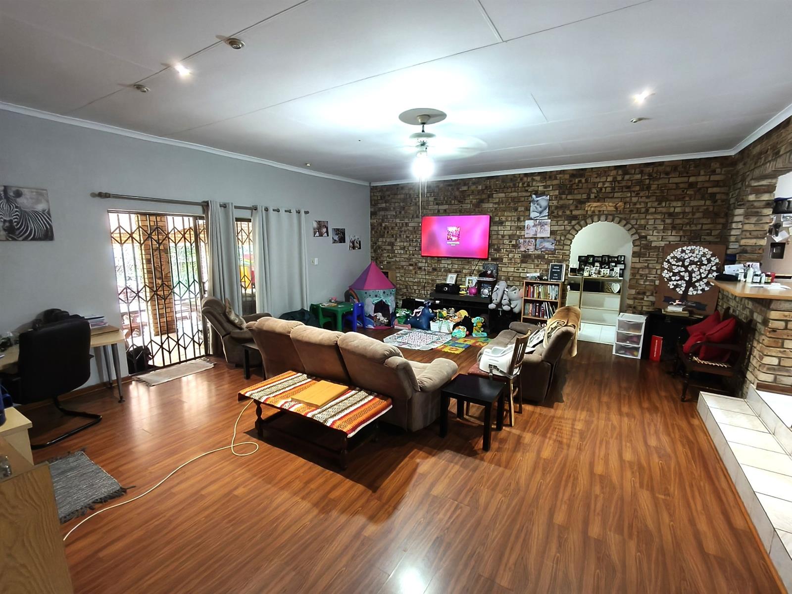 House for sale in Sonheuwel Ext 1, Sonheuwel, Nelspruit, 316 m²
