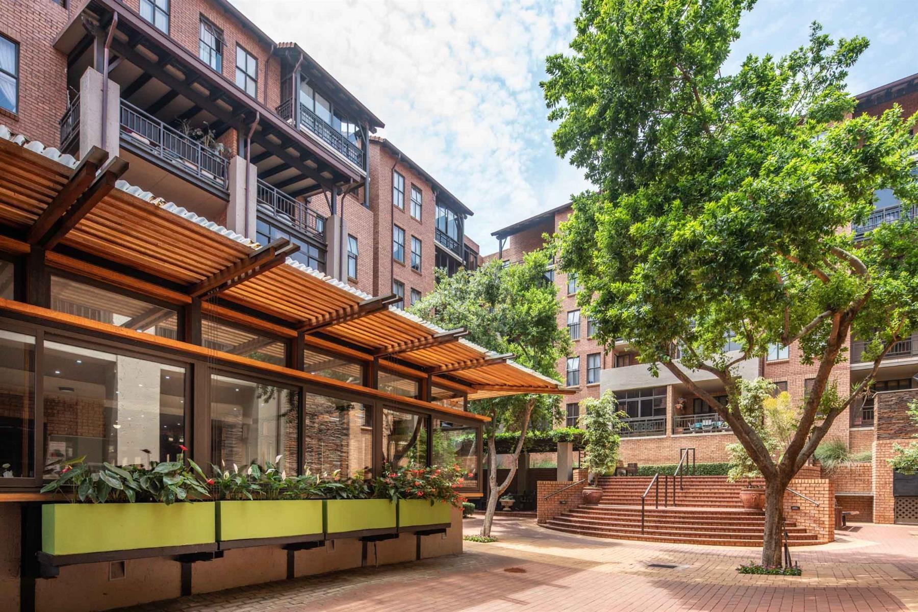 Elegant Second-Floor Retirement Unit in Kingswood Village