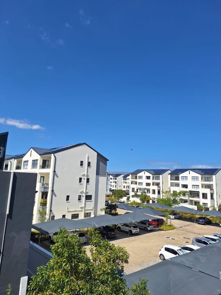 Apartment To Rent in Paardevlei, Somerset West