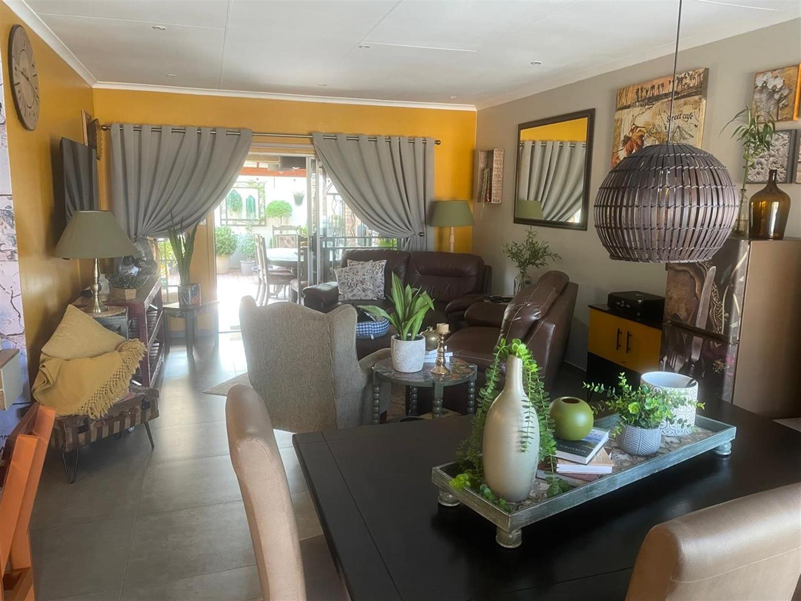 Complex For Sale in Die Hoewes, Centurion