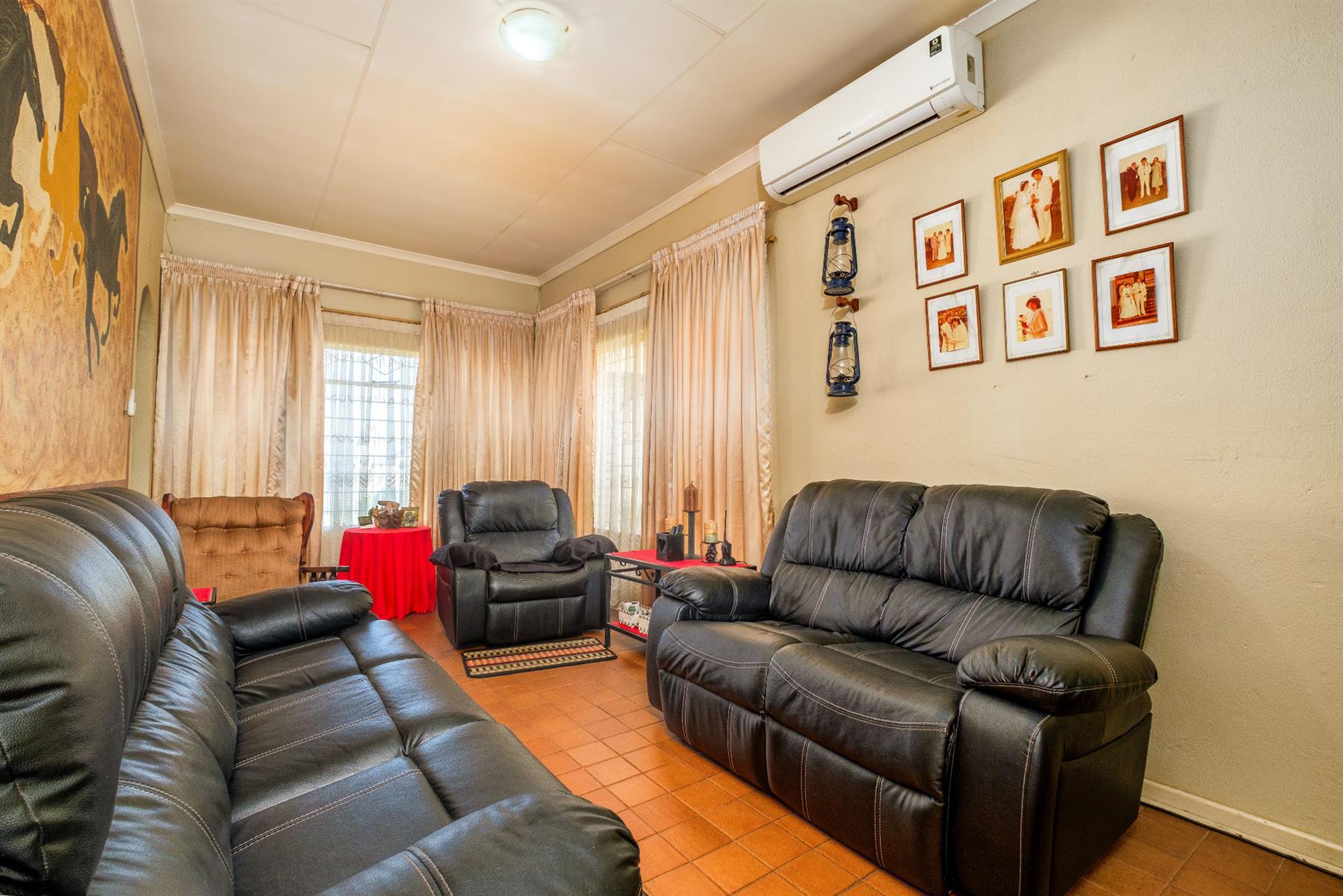 House for sale in Witpoortjie, Roodepoort, 335 m²