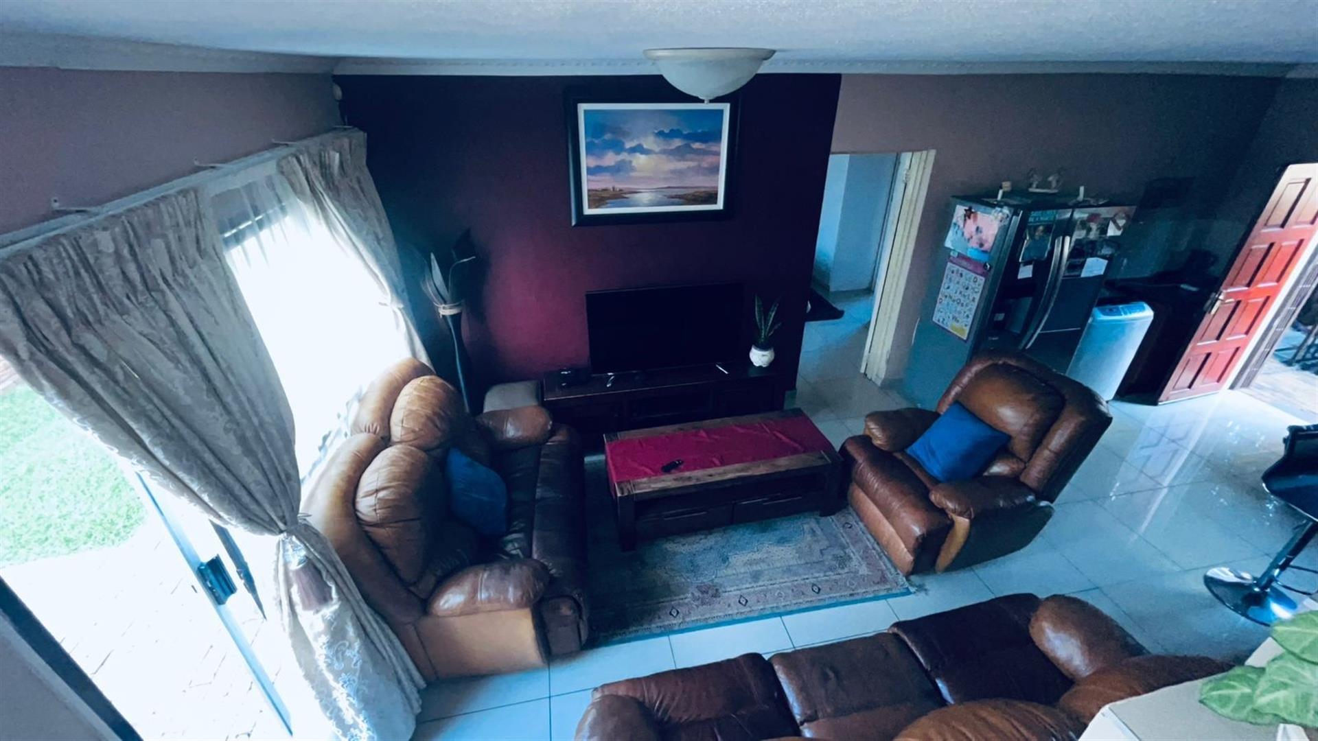 3 Bedroom Duplex For Sale in Heuwelsig Estate, Centurion