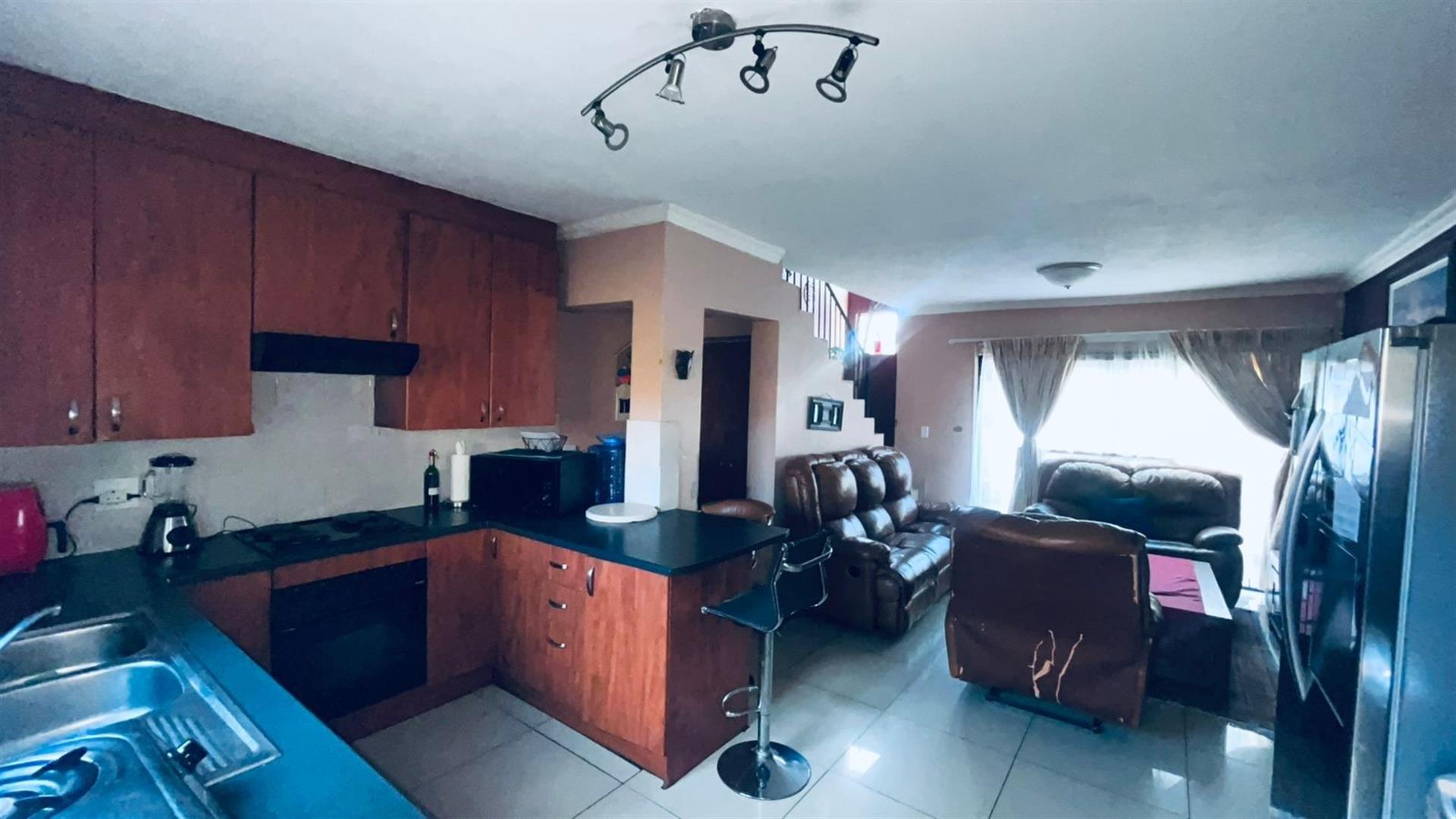 3 Bedroom Duplex For Sale in Heuwelsig Estate, Centurion