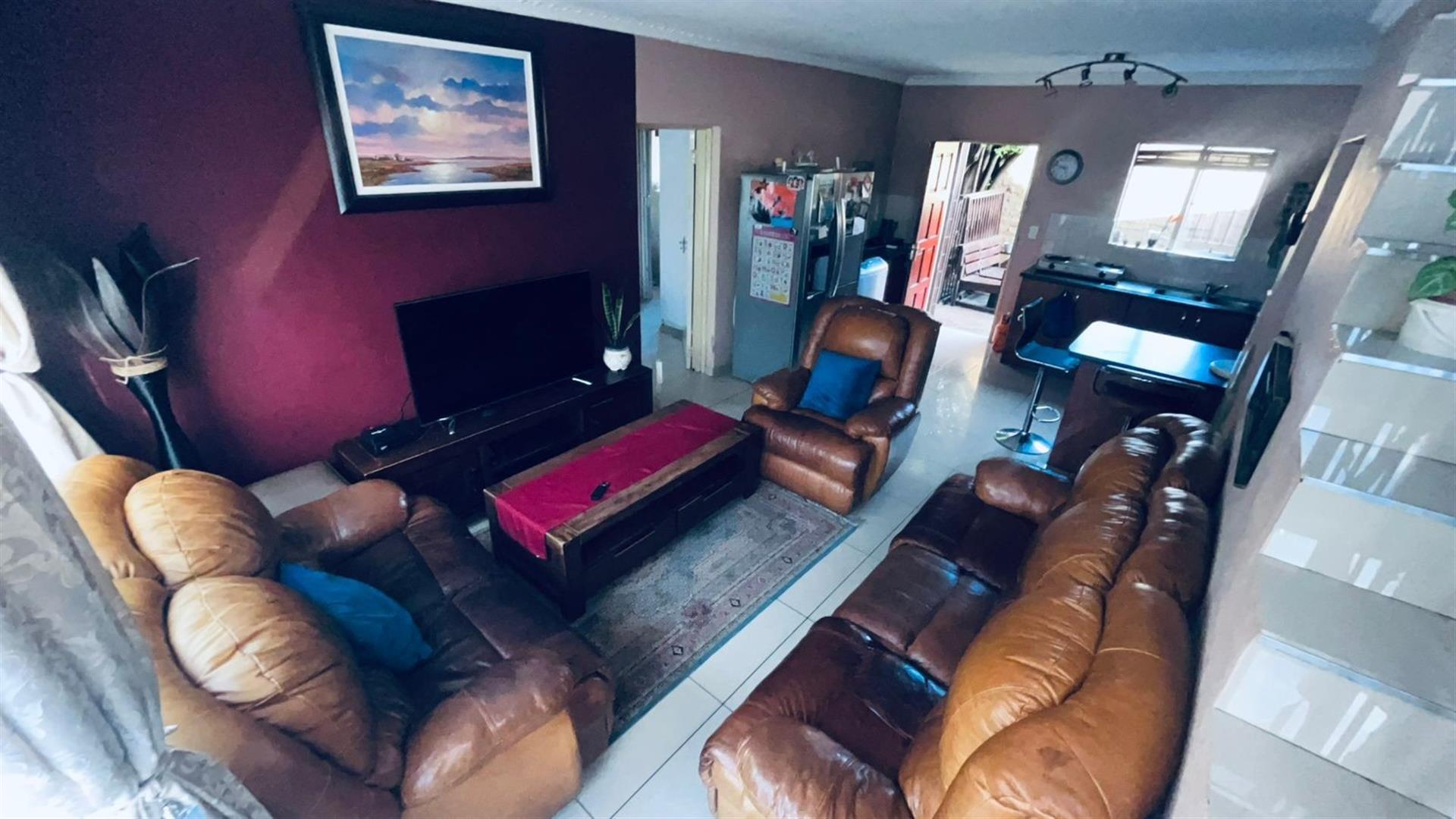 3 Bedroom Duplex For Sale in Heuwelsig Estate, Centurion