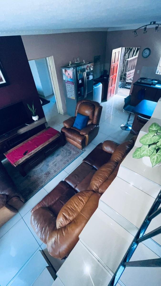 3 Bedroom Duplex For Sale in Heuwelsig Estate, Centurion