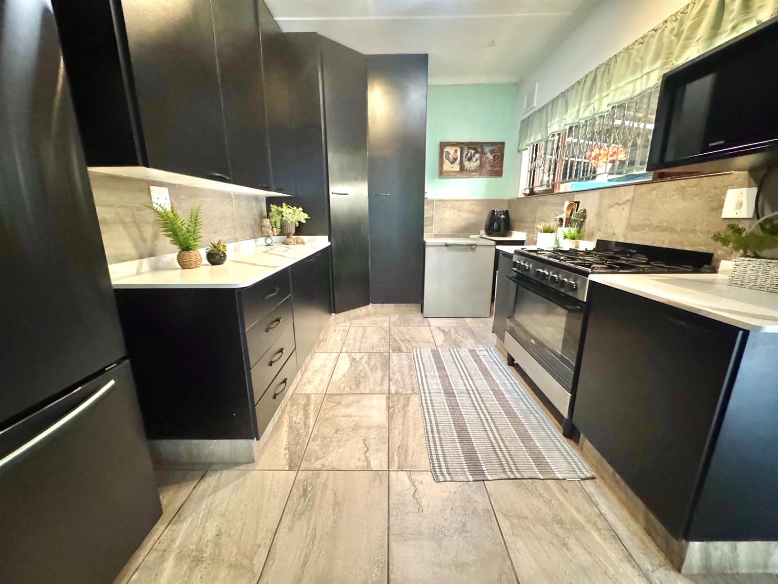 Dual Living Opportunity in Leafy Umtentweni