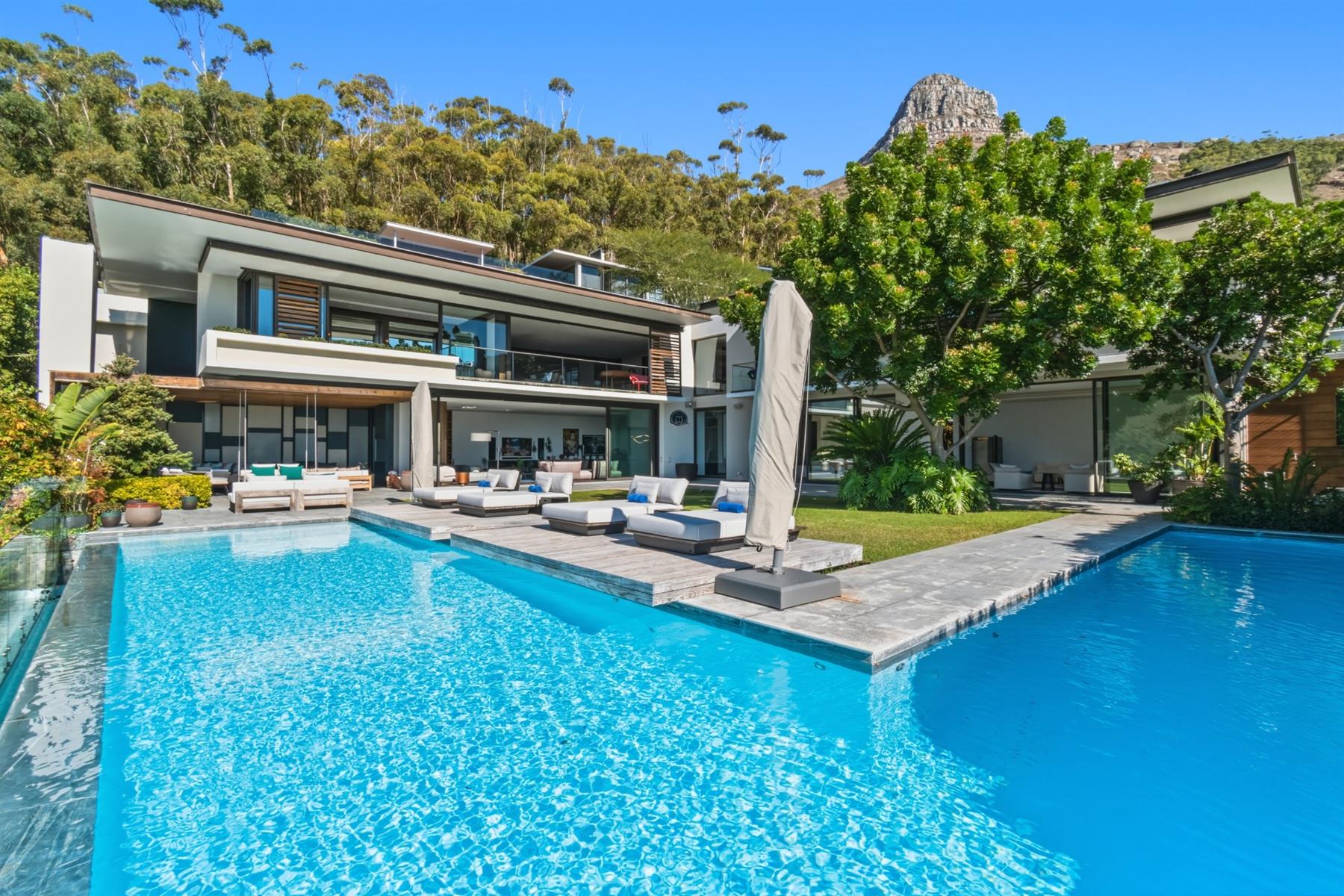 House For Sale in Fresnaye, Cape Town