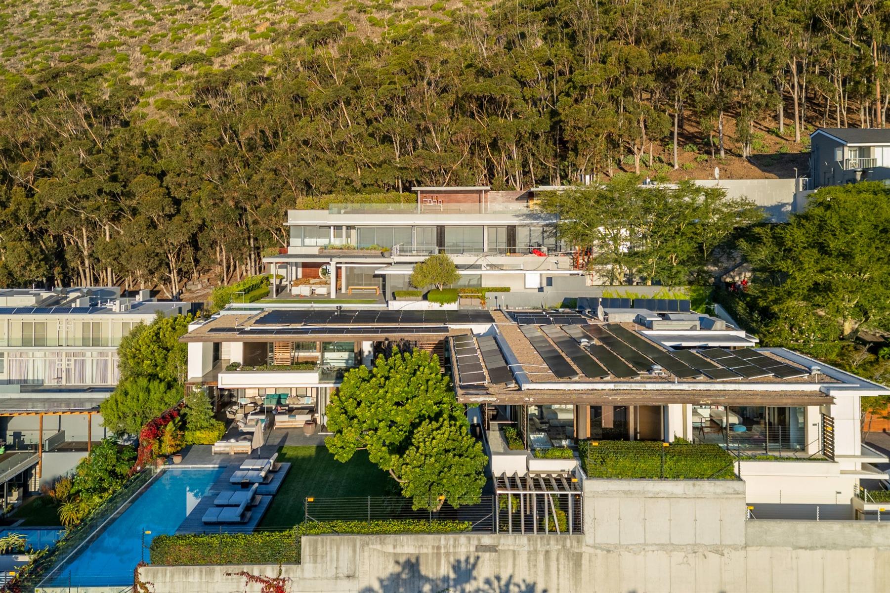 House For Sale in Fresnaye, Cape Town
