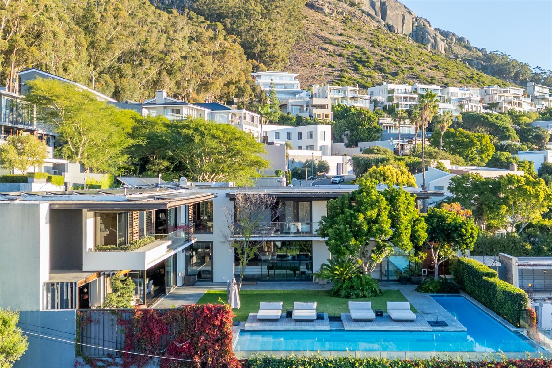 House For Sale in Fresnaye, Cape Town