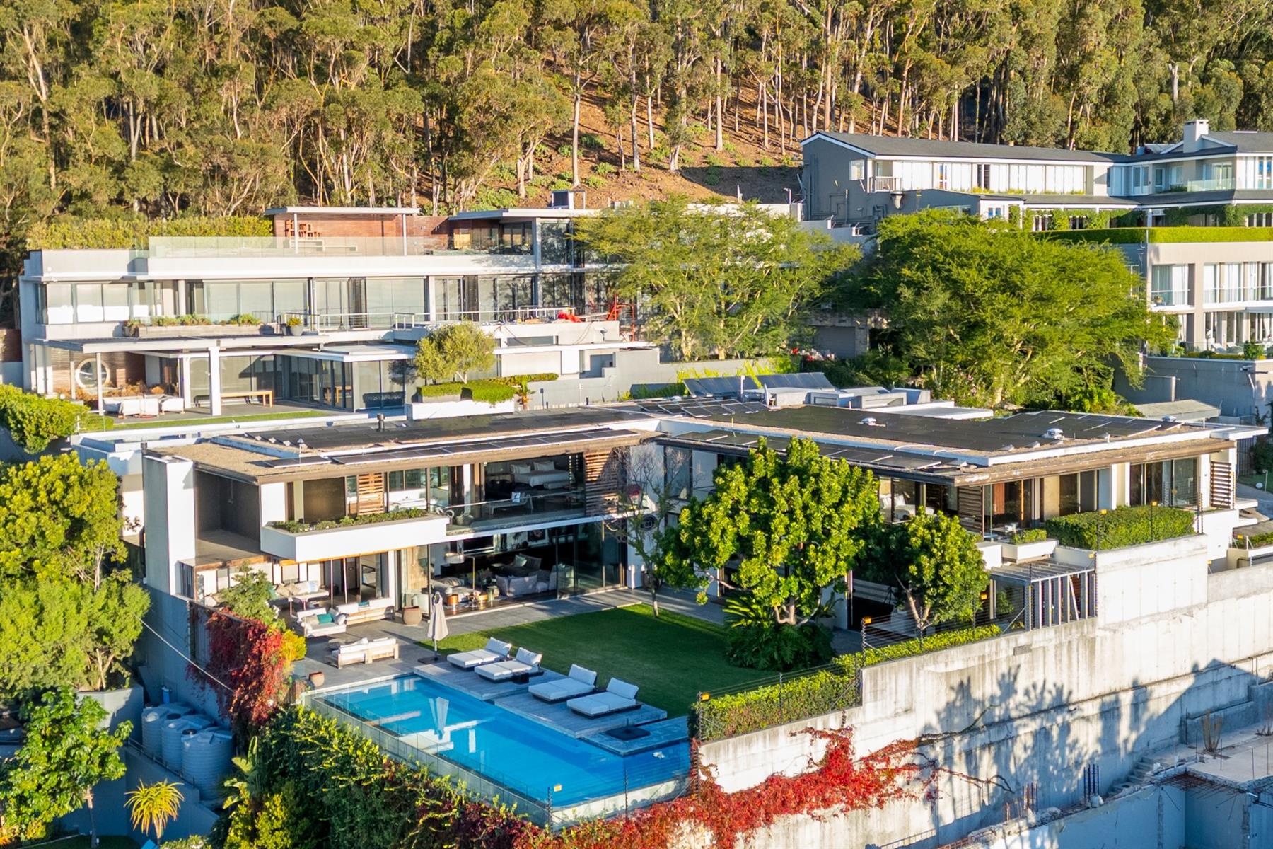 House For Sale in Fresnaye, Cape Town