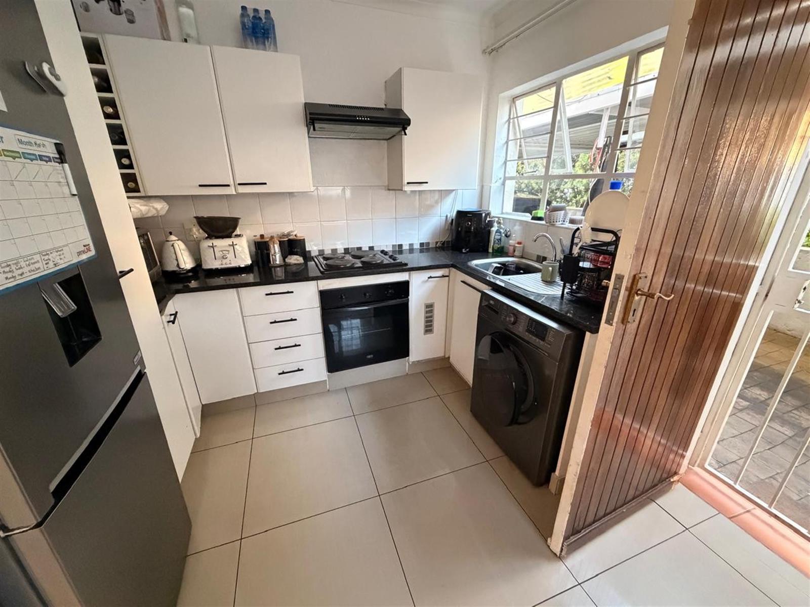 To Let 2 Bed / 2 Bath Townhouse in Morningside
