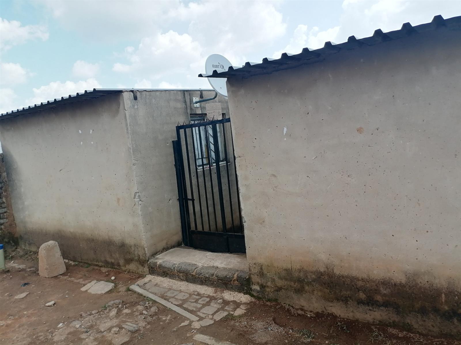 House For Sale in Entshonalanga, Tembisa