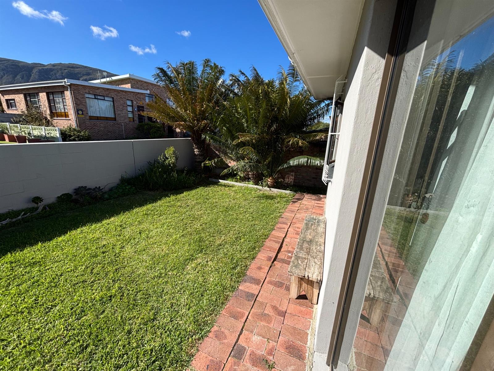 3 BEDROOM HOUSE WITH SEPARATE 1 BEDROOM FLATLET | KLEIN BERLYN