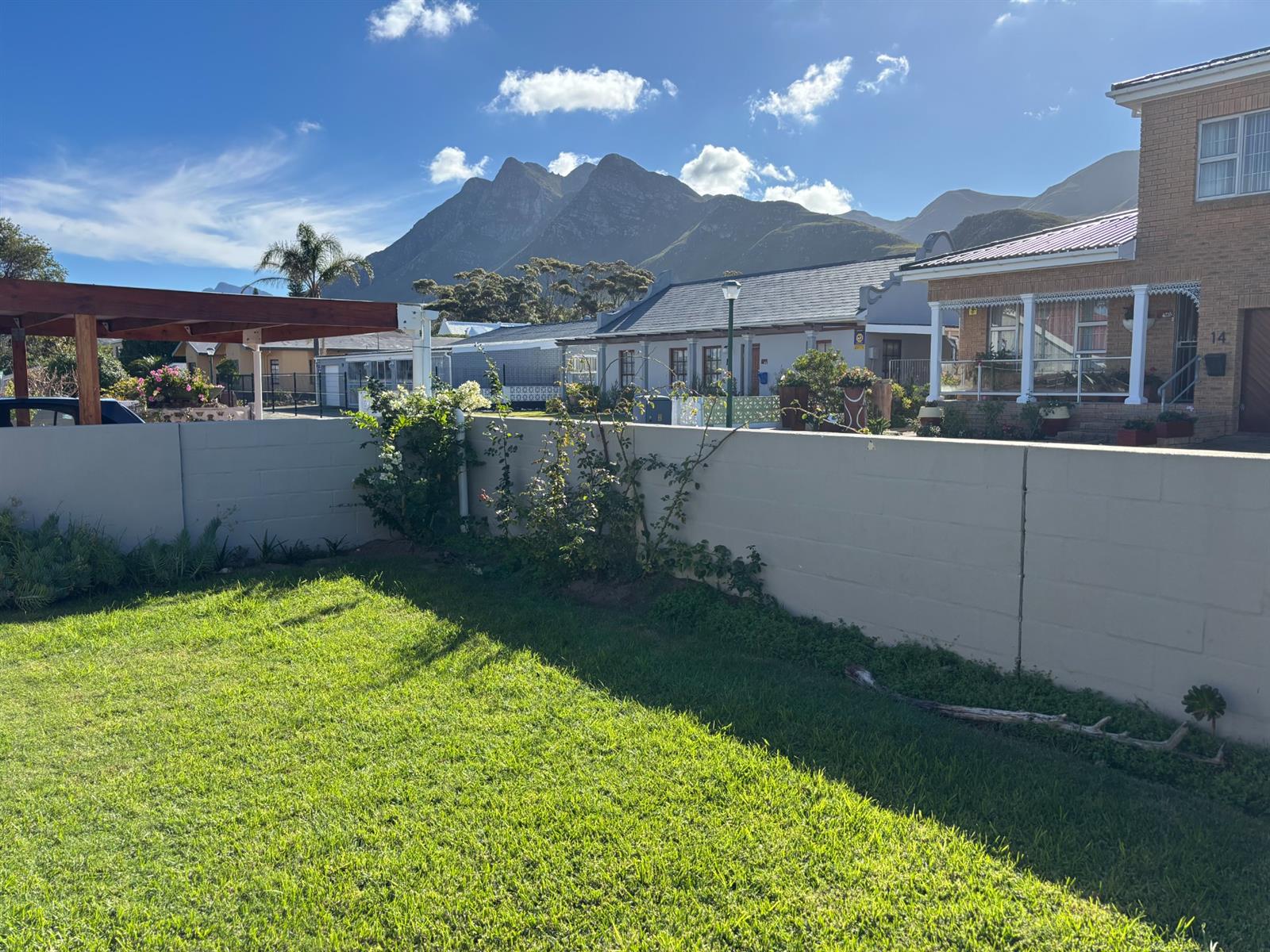 3 BEDROOM HOUSE WITH SEPARATE 1 BEDROOM FLATLET | KLEIN BERLYN