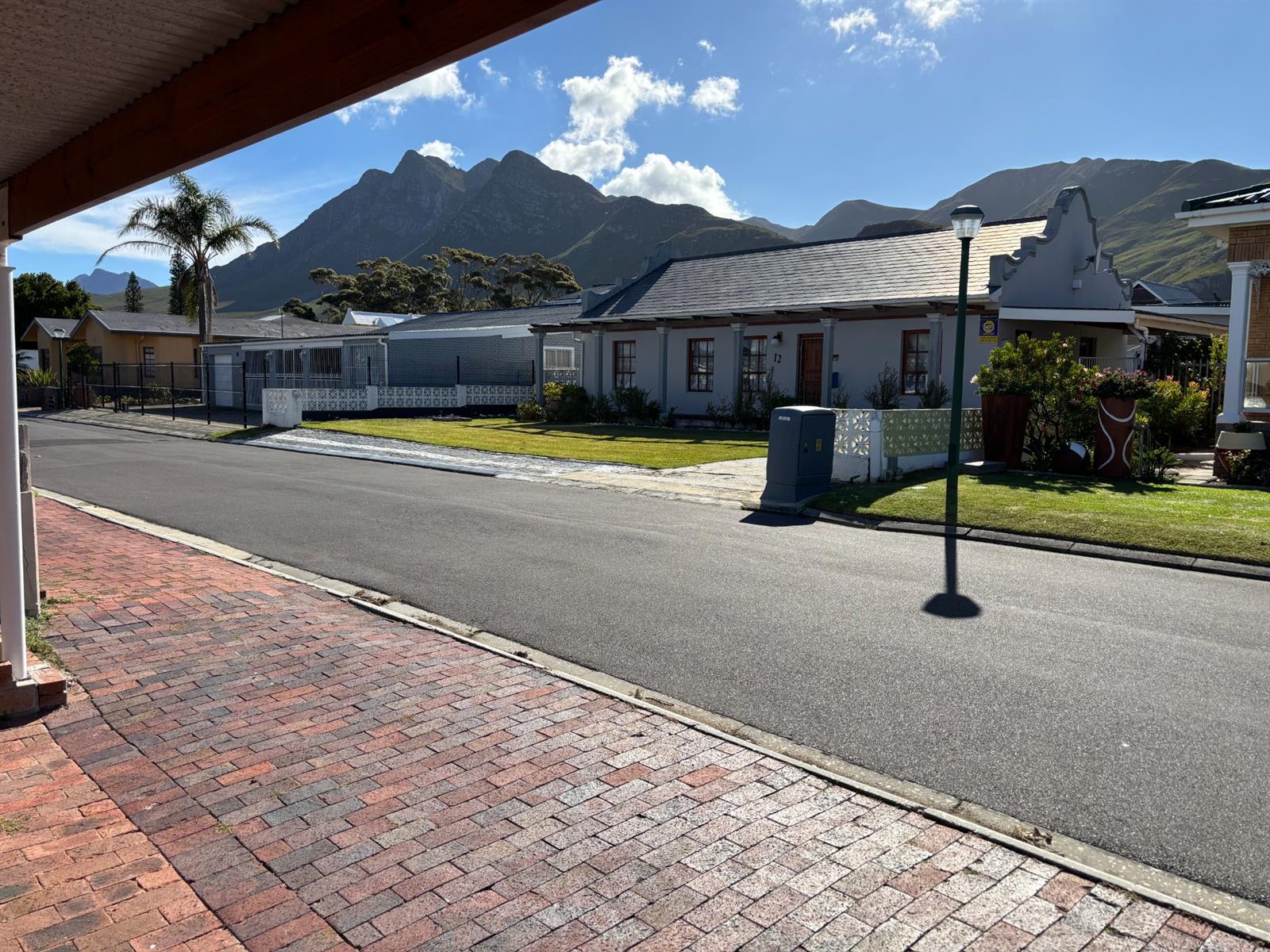 3 BEDROOM HOUSE WITH SEPARATE 1 BEDROOM FLATLET | KLEIN BERLYN