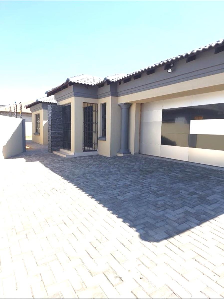 4 Bedroom House For Sale At Aerorand