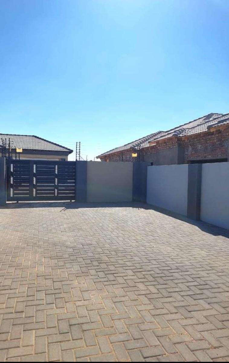 4 Bedroom House For Sale At Aerorand