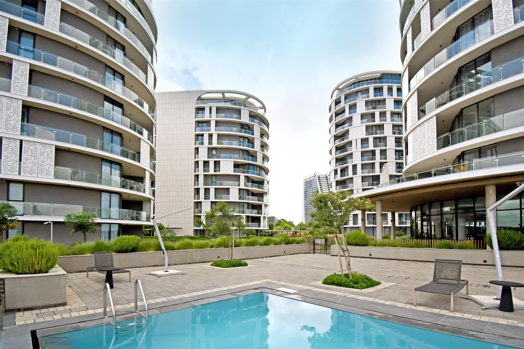 1 Bedroom - 1 Bath Fully Furnished Penthouse Apartment For Sale Ellipse -  Waterfall, Midrand
