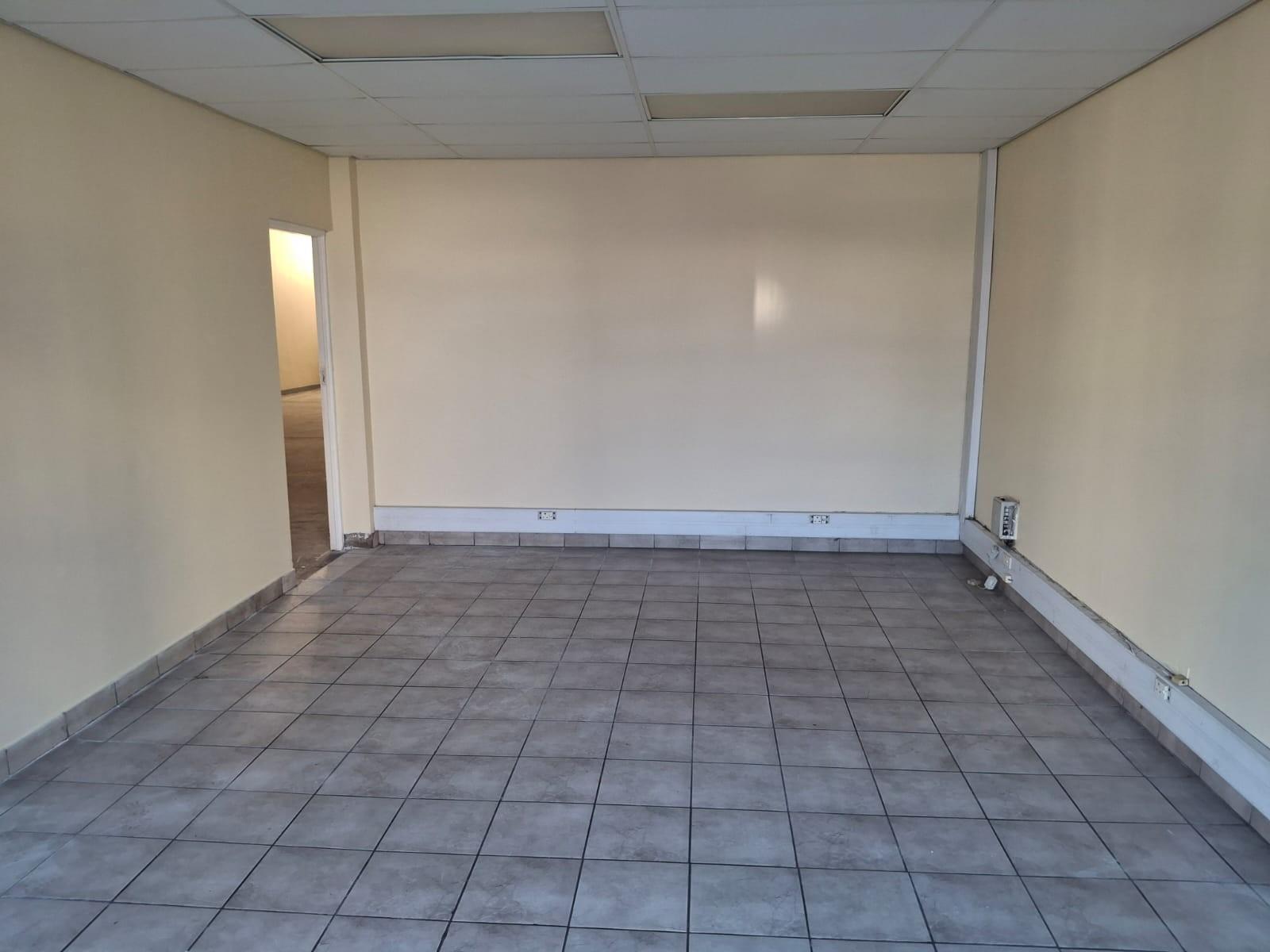 Warehouse for rent in Fairview, Port Elizabeth, 280 m²