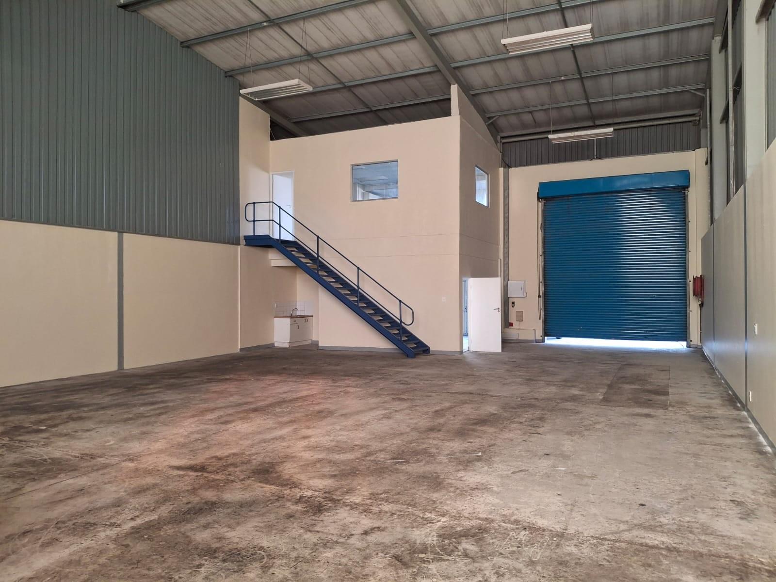 Warehouse for rent in Fairview, Port Elizabeth, 280 m²