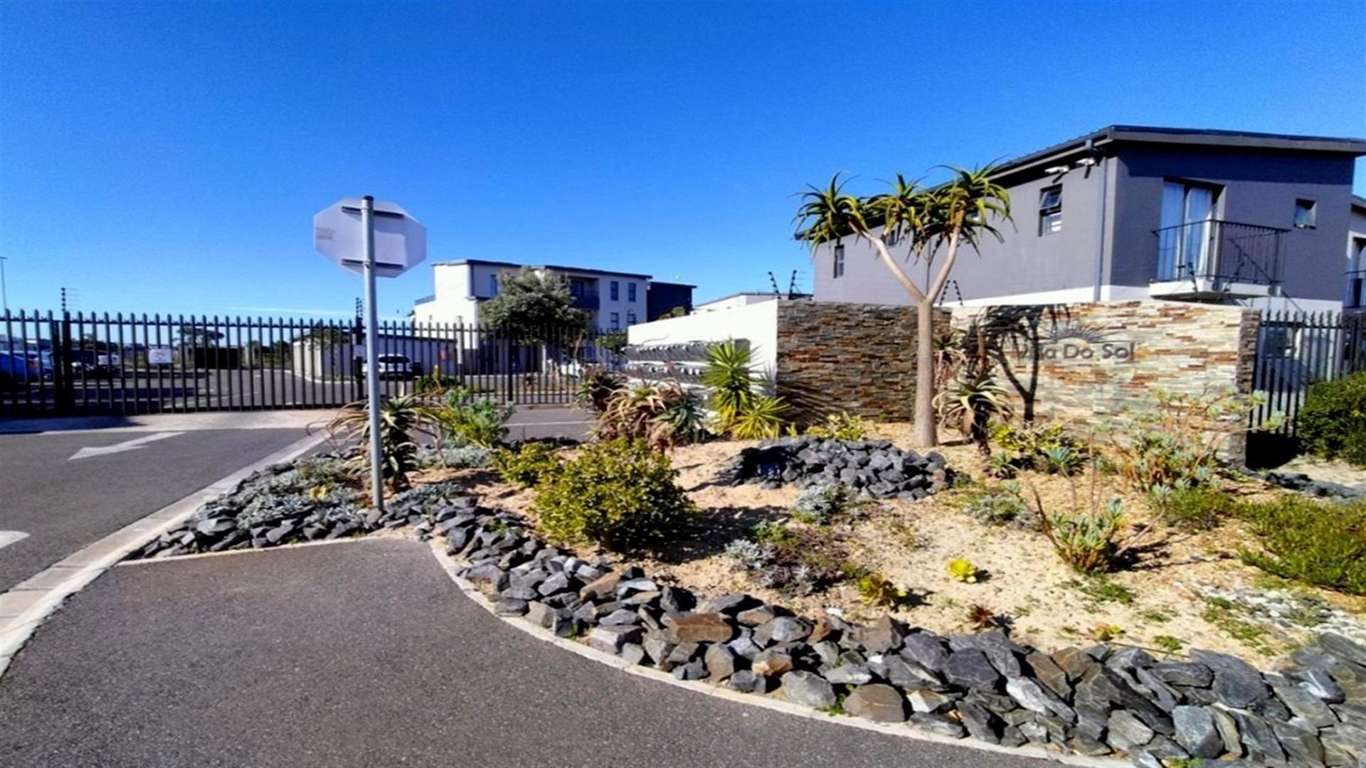 Renovated, lovely 3 bedroom apartment in Parklands North Blouberg Western Cape