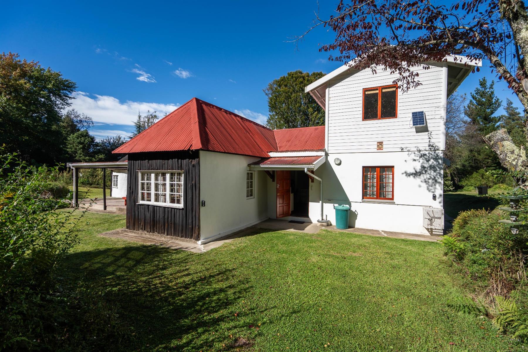 Peaceful dual living home with private waterfalls (furnished)
