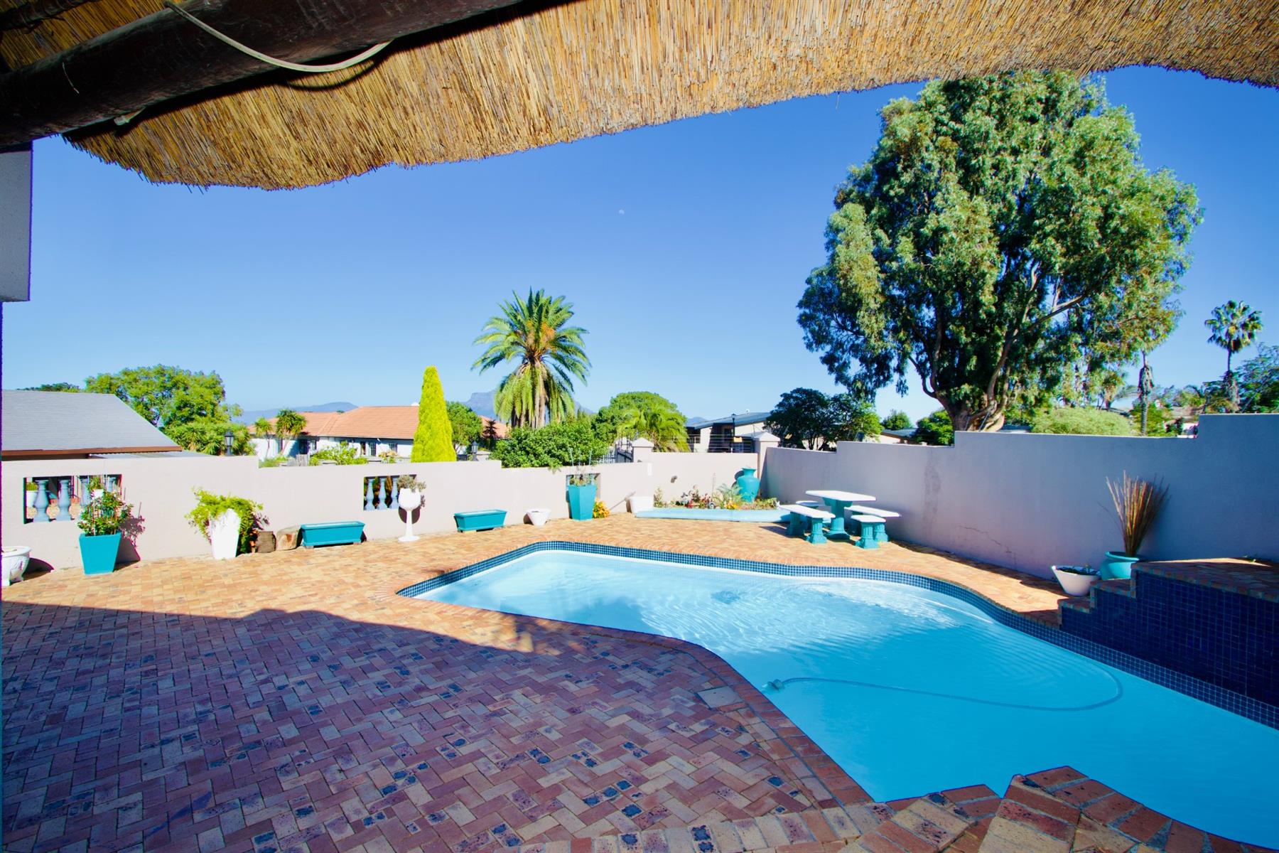 Multi-generational Home with seperate Flatlet in established suburb
