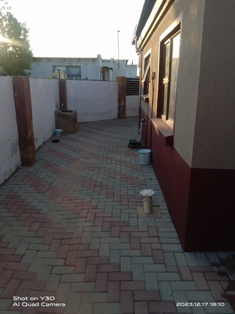 House For Sale in Soshanguve MM, Soshanguve