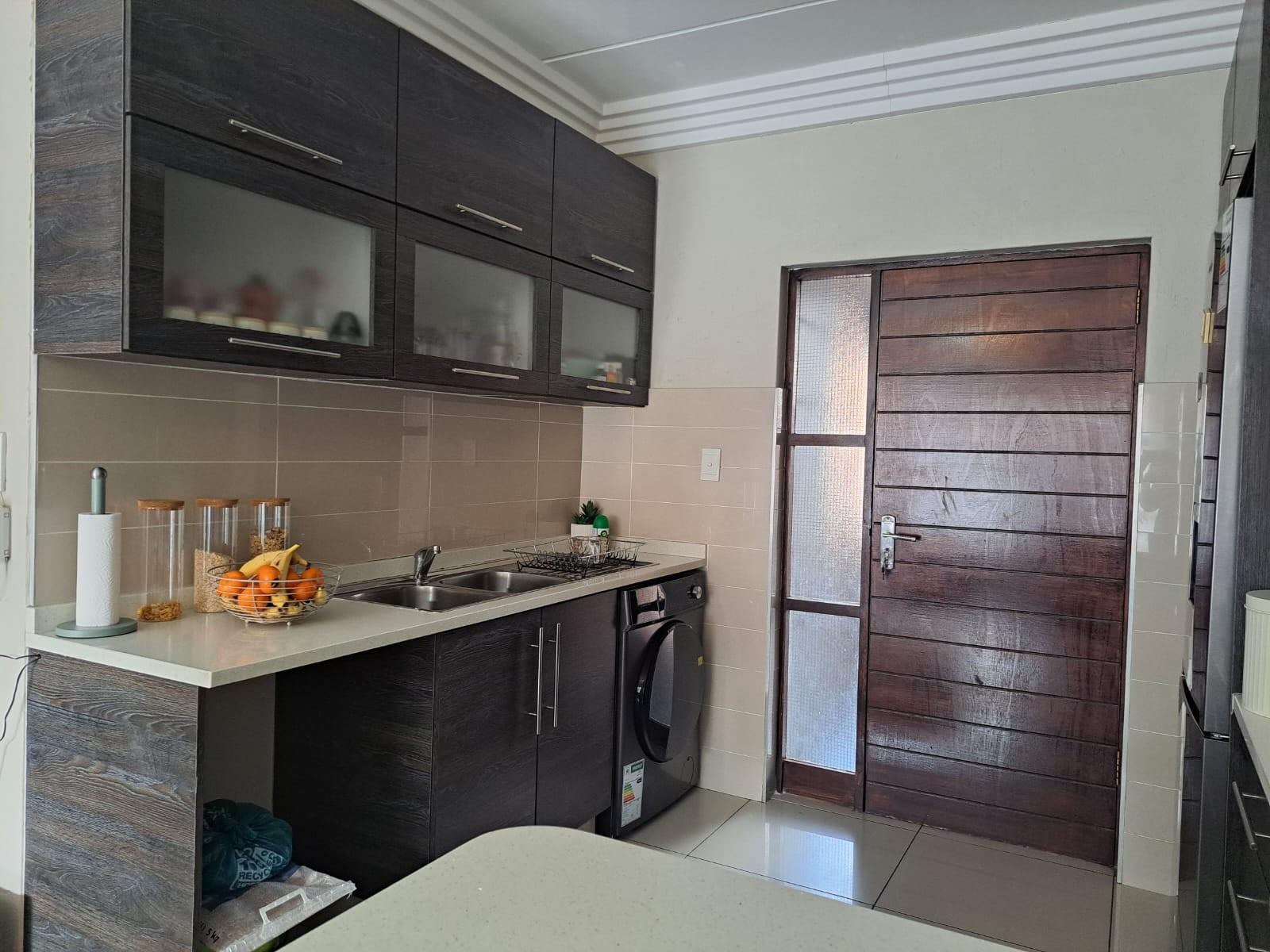Townhouse for rent in Eveleigh, Boksburg, 47 47 (2nd floor), eb, 77 Edgar Rd, Eveleigh, Boksburg, Gauteng