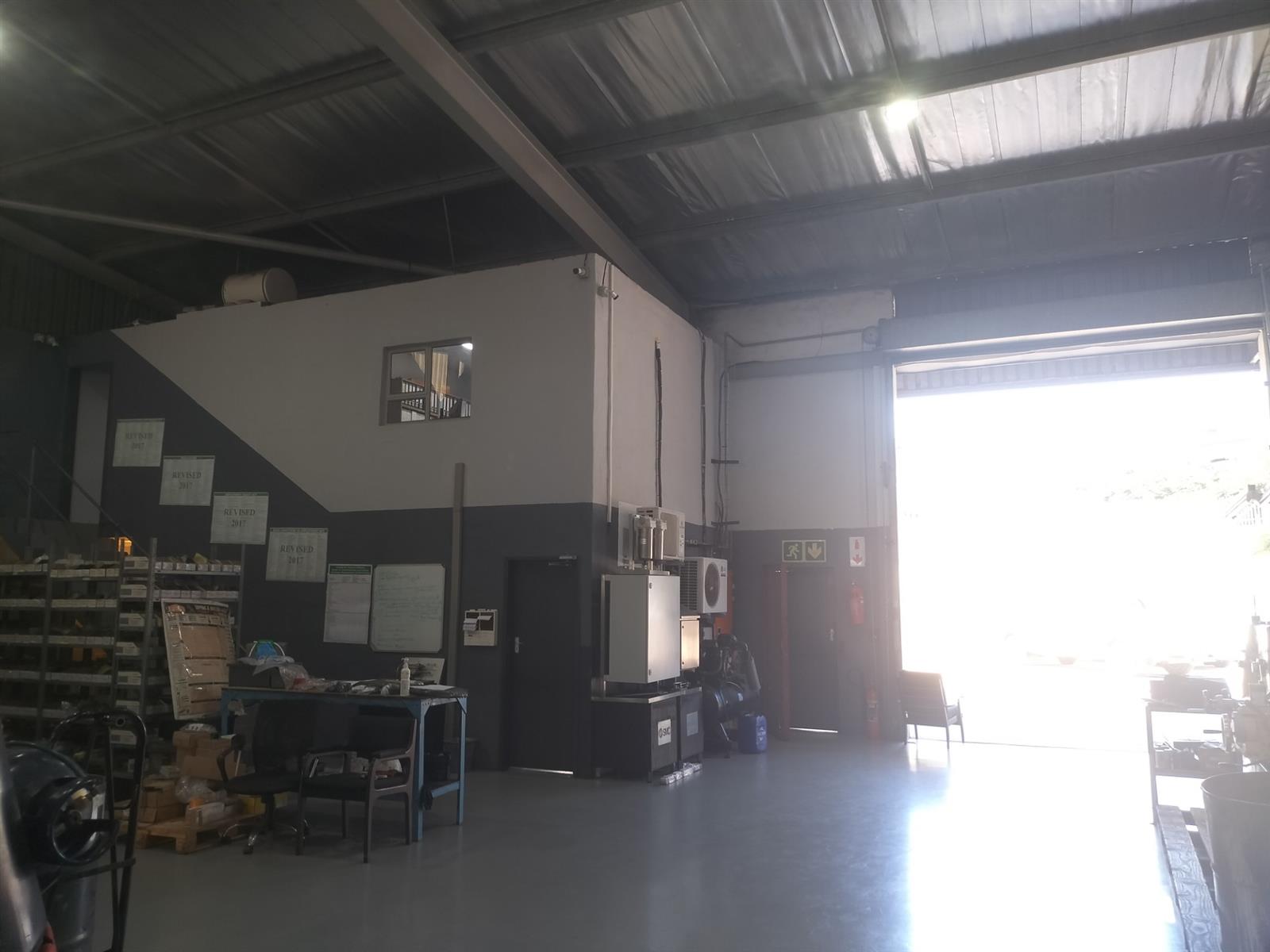Industrial Property for rent in Westmead, Pinetown, KwaZulu Natal, 387 m²