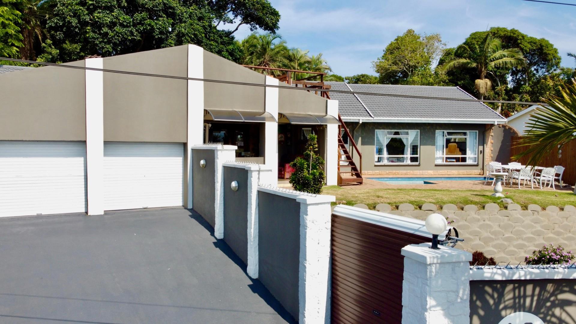 Spacious Retreat with Pool and Flatlets