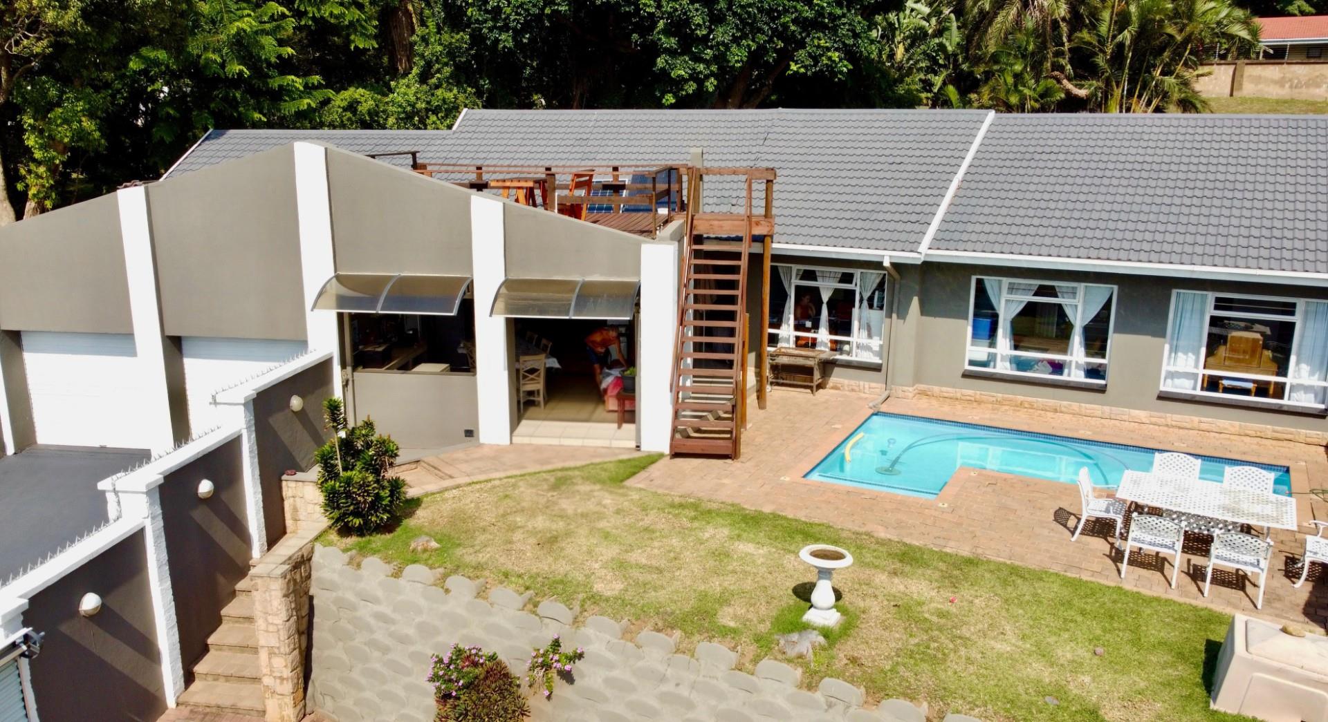 Spacious Retreat with Pool and Flatlets