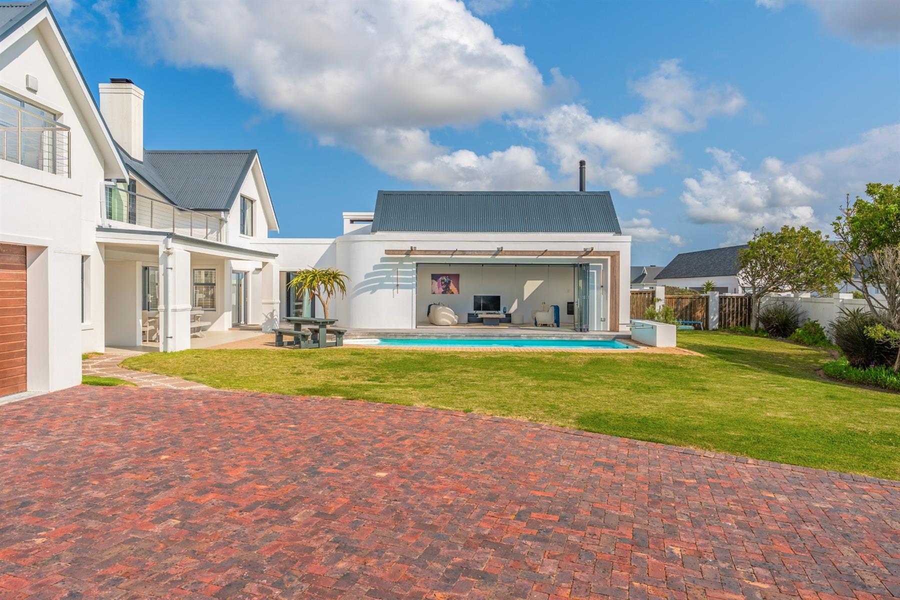 Dual Mandate - Stunning North-Facing Home on the 13th Fairway - St Francis Links